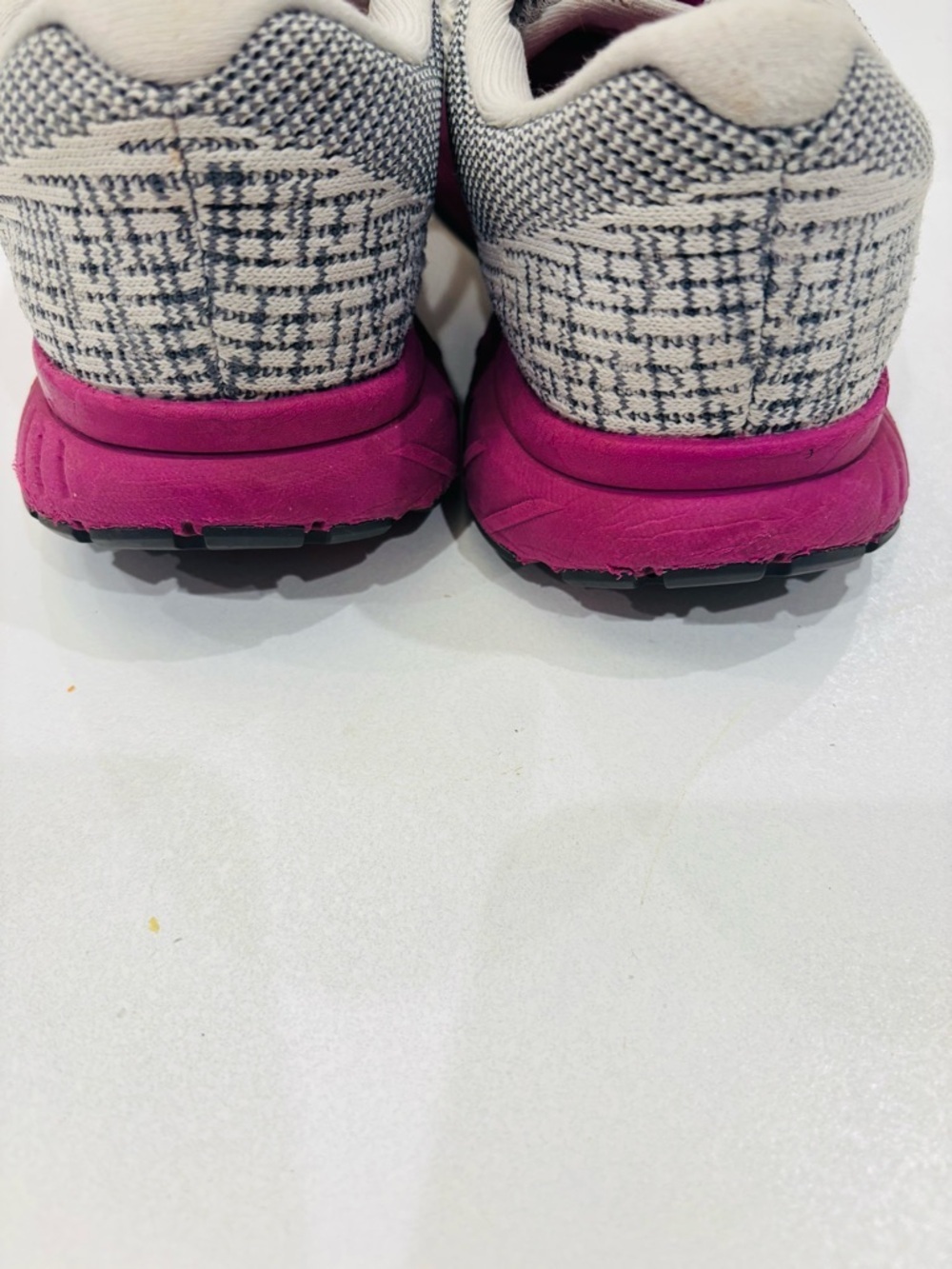 Brooks Women's Running Sneakers in Pink & Gray size 10 - Picture 7 of 9
